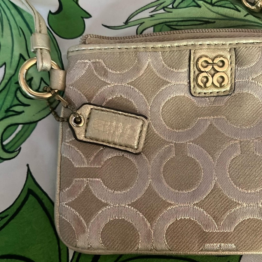 Authentic Coach Wristlet!! - image 4